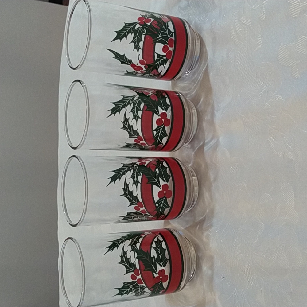 Libbey Glass Co. Holly & Berries Beverage Glass 16 oz. (Set of 4)